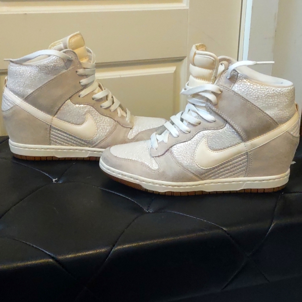 - Womens Dunk Sky Hi Premium